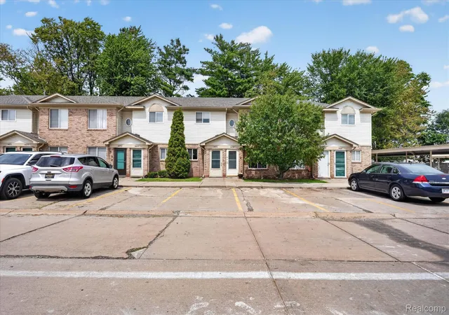 4th image of 30336 Wedgewood Cir, Roseville, MI 48066 | MLS# 20261066551