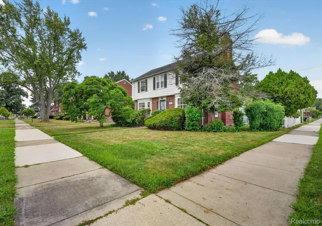 Photo 2 of Single family home for sale at 19209 Lauder St, Detroit, MI 48235 | MLS# 20261066557 | Listing updated on 2026-09-14