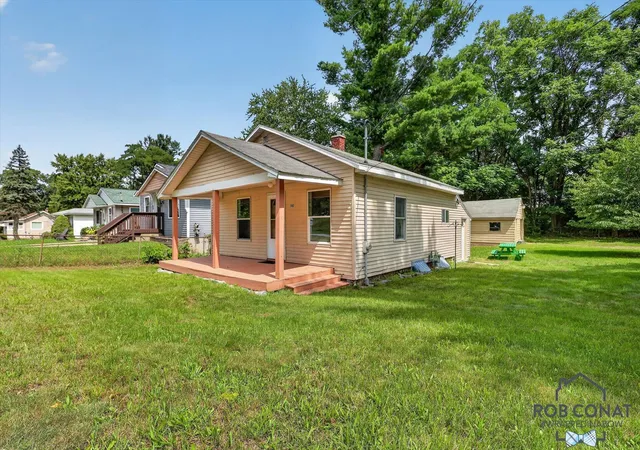 Photo 1 of Sale Pending at 1662 Bristol Ave Nw, Grand Rapids, MI 49504 | MLS# 65026043903 | Listing updated on 2026-09-24