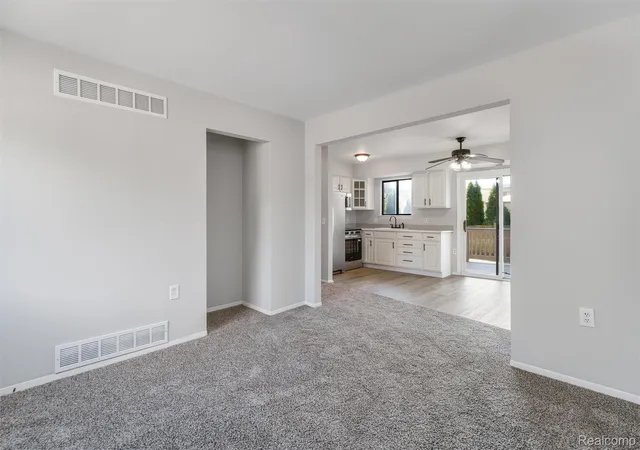 Listing Photo 4 - Condo for sale in building located at 40808 Highpointe Dr, Clinton Township, MI 48038