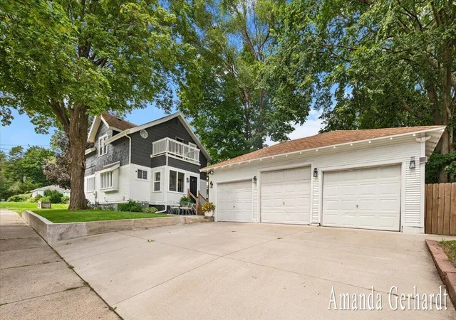 Photo 2 of Single family home for sale at 1500 Powers Ave NW, Grand Rapids, MI 49504 | MLS# 65026043922 | Listing updated on 2026-09-25
