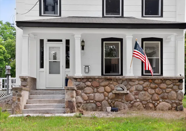3rd image of 6816 Division Ave N, Comstock Park, MI 49321 | MLS# 65026043909