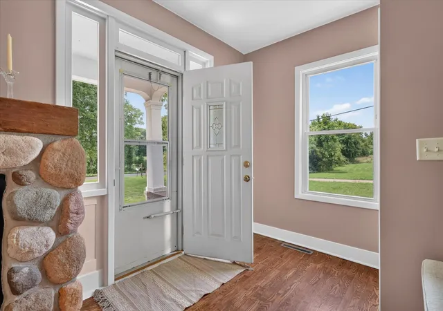5th image of 6816 Division Ave N, Comstock Park, MI 49321 | MLS# 65026043909
