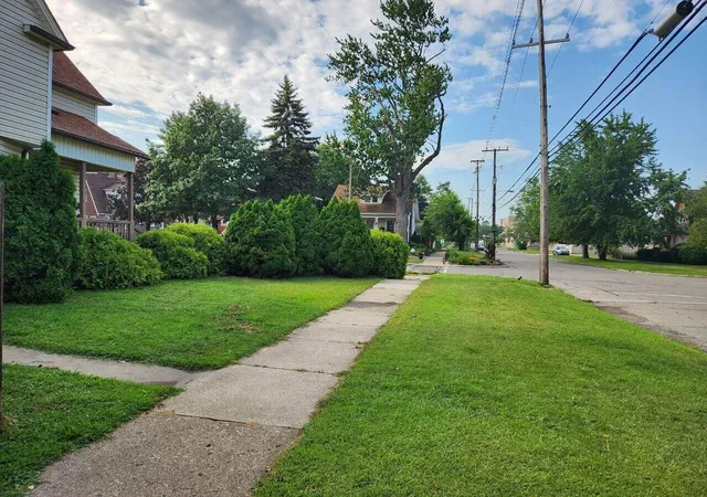 Listing Photo 4 - Condo for sale in building located at 464 Elm St, Wyandotte, MI 48192-5838