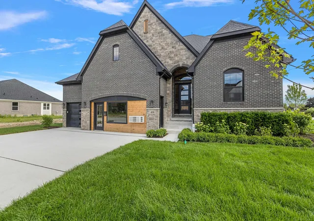 2nd image of 4140 Blossom Dr, Sterling Heights, MI 48314 | MLS# 58050219184