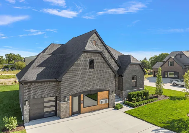 Photo 3 of Single family home for sale at 4140 Blossom Dr, Sterling Heights, MI 48314 | MLS# 58050219184 | Listing updated on 2026-10-03