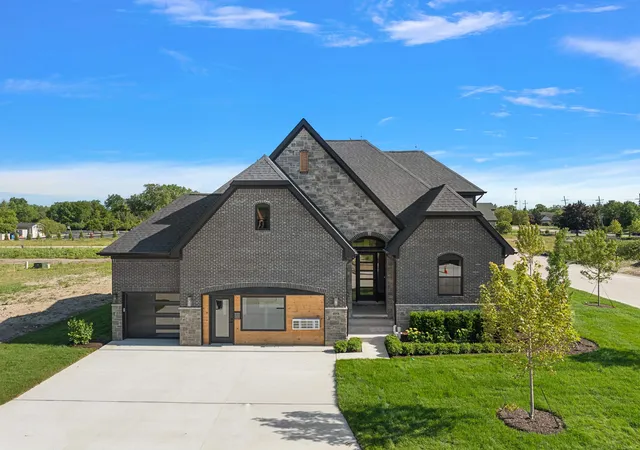 Photo 4 of Single family home for sale at 4140 Blossom Dr, Sterling Heights, MI 48314 | MLS# 58050219184 | Listing updated on 2026-10-03