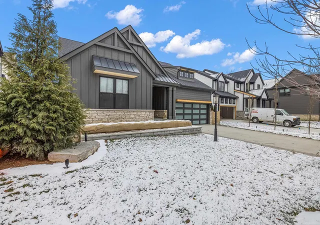 2nd image of 42451 Magnolia Dr, Sterling Heights, MI 48314 | MLS# 58050219185