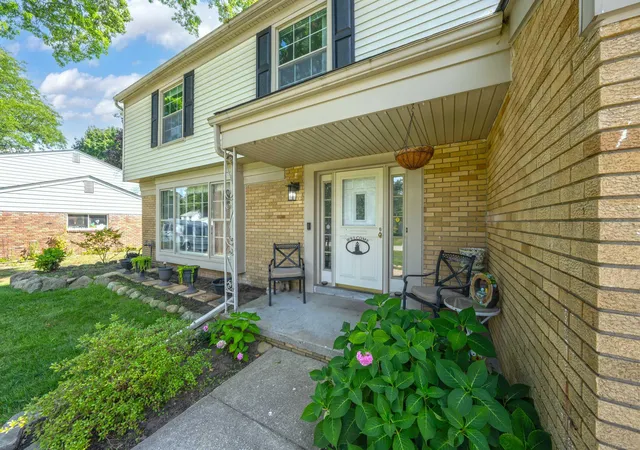 Photo 3 of Single family home for sale at 8916 Tamarack Dr, Shelby Township, MI 48317 | MLS# 58050219188 | Listing updated on 2026-08-20