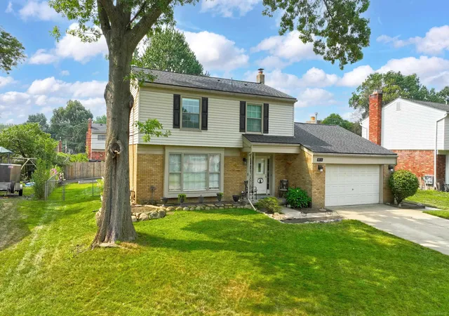 Photo 4 of Single family home for sale at 8916 Tamarack Dr, Shelby Township, MI 48317 | MLS# 58050219188 | Listing updated on 2026-08-20