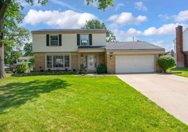 Photo 5 of Single family home for sale at 8916 Tamarack Dr, Shelby Township, MI 48317 | MLS# 58050219188 | Listing updated on 2026-08-20