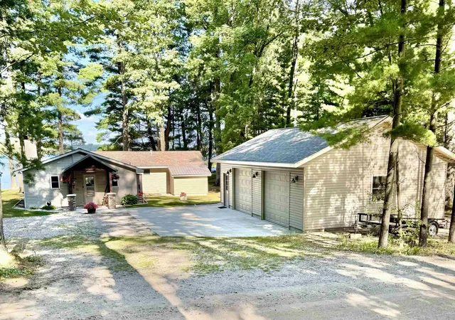 Photo 2 of Single family home for sale at 840 S Oak Dr, Lake City, MI 49651 | MLS# 78080072581 | Listing updated on 2026-09-03