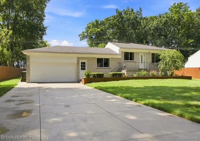 Photo 4 of Single family home for sale at 2494 Frankson Ave, Rochester Hills City Oakland, MI 48307 | MLS# 20261066595 | Listing updated on 2026-09-06