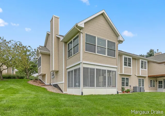 Listing Photo 4 - Condo for sale in building located at 1918 Dunlin Ct NE, Grand Rapids, MI 49505