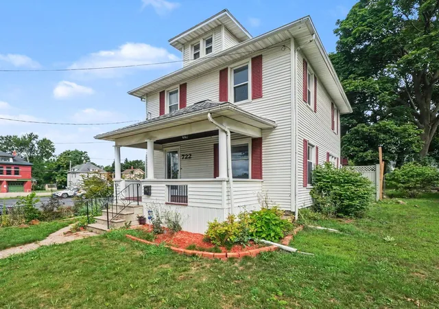 Photo 3 of Single family home for sale at 722 Webb St, Jackson, MI 49202 | MLS# 81026043937 | Listing updated on 2026-08-25