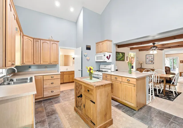 Photo 3 of Single family home for sale at 2991 W Marquette Woods Rd, Stevensville, MI 49127 | MLS# 69026043927 | Listing updated on 2026-09-01