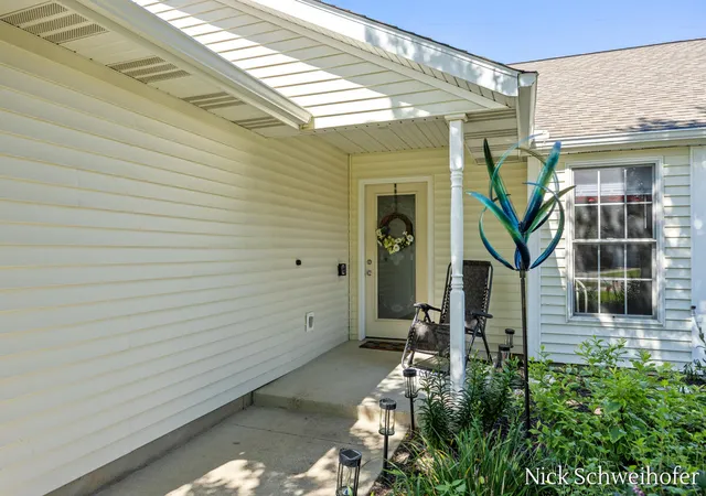 2nd image of 2941 Willow Ter Ct, Holland, MI 49424