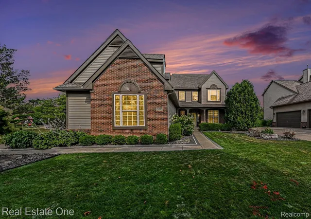Photo 1 of Sale Pending at 2095 Warbler Ct, Commerce Charter Township Oakland, MI 48382 | MLS# 20261066602 | Listing updated on 2026-09-02
