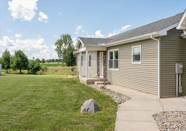 Photo 2 of Single family home for sale at 2150 Southard Hwy, Adrian, MI 49221 | MLS# 56050219191 | Listing updated on 2026-08-21