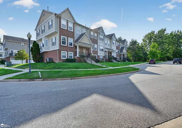 Photo 1 of Condo for sale at 804 Eagle Dr, Fenton, MI 48430 | MLS# 5050219196 | Listing updated on 2026-09-14