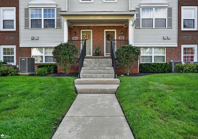 Photo 2 of Condo for sale at 804 Eagle Dr, Fenton, MI 48430 | MLS# 5050219196 | Listing updated on 2026-09-14