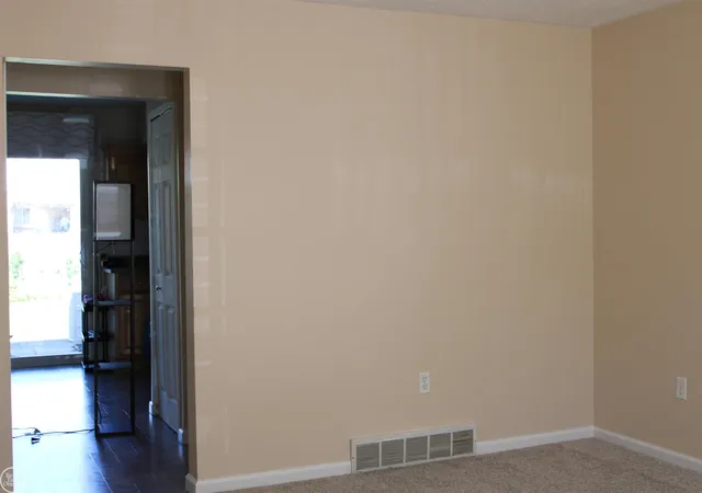 4th image of 45731 Kensington St, Utica, MI 48317 | MLS# 58050219197