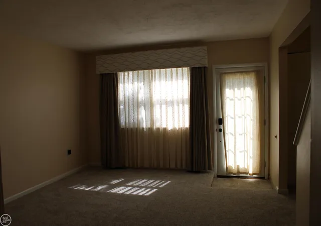5th image of 45731 Kensington St, Utica, MI 48317 | MLS# 58050219197