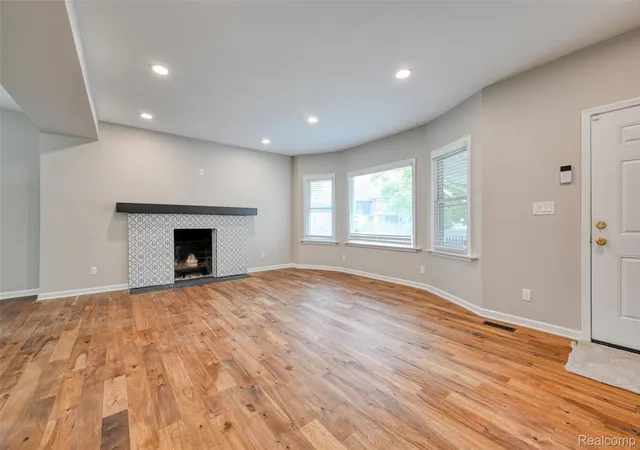 4th image of 940 Burlingame St, Detroit City Wayne, MI 48202 | MLS# 20261066612