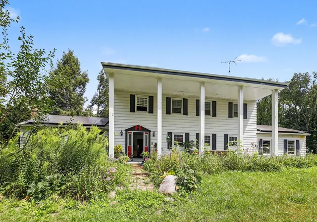 Photo 3 of Single family home for sale at 3715 Beckley Rd, Battle Creek, MI 49015 | MLS# 65026043944 | Listing updated on 2026-09-09