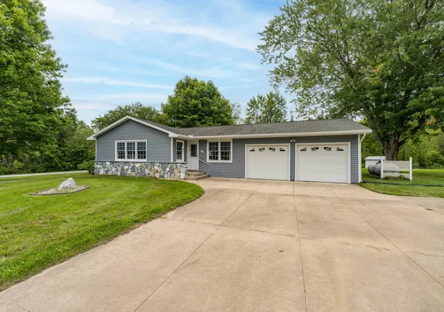 2nd image of 102 Sherwood Dr, Hastings, MI 49058 | MLS# 65026043956