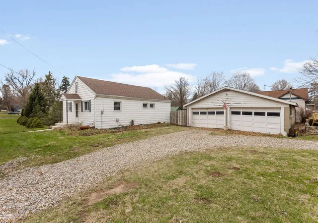 Photo 3 of Single family home for sale at 204 Terre Coupe St, Buchanan, MI 49107 | MLS# 69026043959 | Listing updated on 2026-08-27