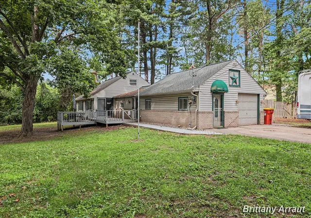 Photo 2 of Single family home for sale at 2027 Valentine St Ne, Grand Rapids, MI 49525 | MLS# 65026043961 | Listing updated on 2026-09-15