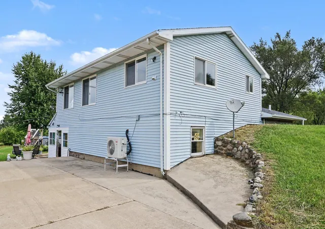 Photo 4 of Single family home for sale at 6793 Carmody Rd, Coloma, MI 49038 | MLS# 69026043958 | Listing updated on 2026-09-17