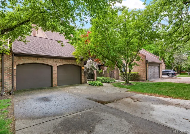 Listing Photo 3 - Condo for sale in building located at 13 Timberlane Ct, Dearborn, MI 48126