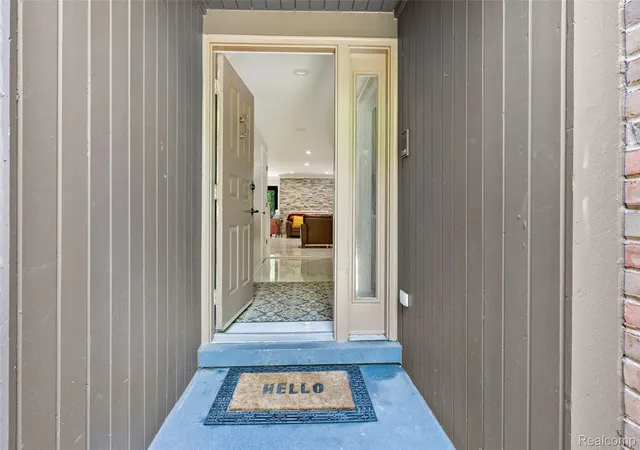 Listing Photo 5 - Condo for sale in building located at 13 Timberlane Ct, Dearborn, MI 48126