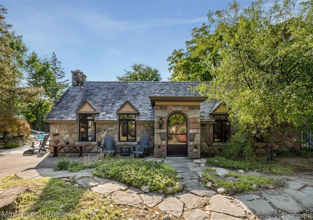 Photo 1 of Sale Pending at 16281 Fairfax St, Southfield City Oakland, MI 48075 | MLS# 20261066625 | Listing updated on 2026-09-19