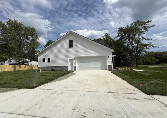 Photo 5 of Single family home for sale at 26827 Alma St, Chesterfield, MI 48051 | MLS# 58050219207 | Listing updated on 2026-08-25