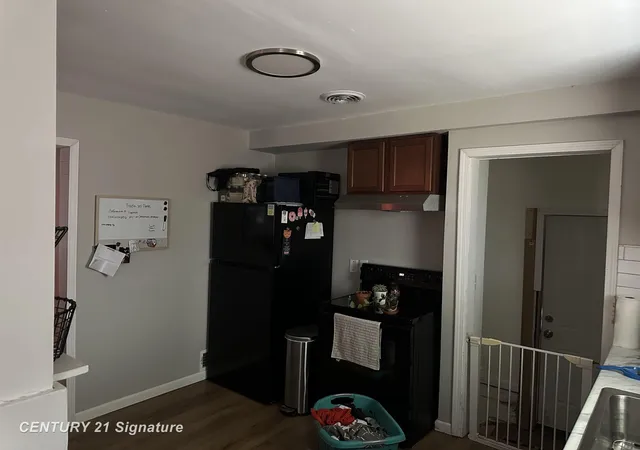 Photo 3 of Single family home for sale at 1814 Marlowe Dr, Flint, MI 48504 | MLS# 61050219208 | Listing updated on 2026-09-15