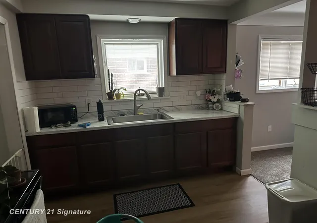 Photo 4 of Single family home for sale at 1814 Marlowe Dr, Flint, MI 48504 | MLS# 61050219208 | Listing updated on 2026-09-15
