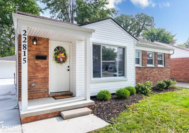 Photo 3 of Single family home for sale at 22815 Carolina St, Saint Clair Shores, MI 48080 | MLS# 58050219217 | Listing updated on 2026-08-20