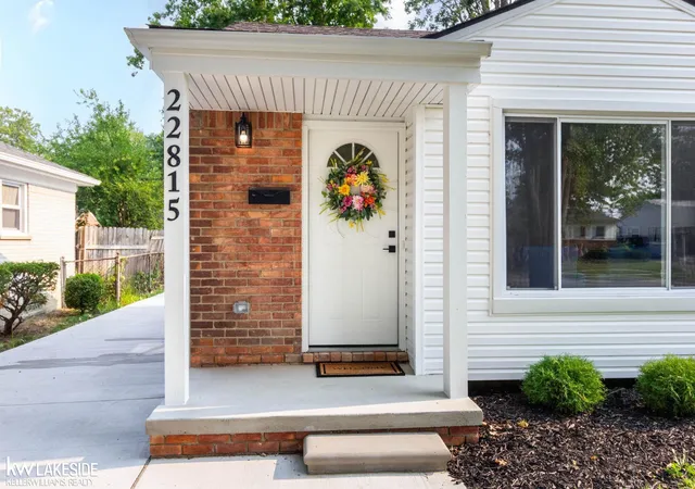 Photo 3 of Single family home for sale at 22815 Carolina St, Saint Clair Shores, MI 48080 | MLS# 58050219217 | Listing updated on 2026-08-20