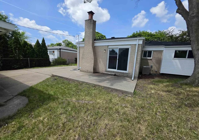 45th image of 27442 Liberty Dr, Warren, MI 48092 | MLS# 58050219219