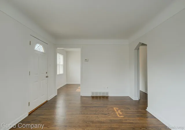 Photo 5 of Single family home for sale at 3095 Buckingham Ave, Berkley, MI 48072 | MLS# 20261066645 | Listing updated on 2026-08-31