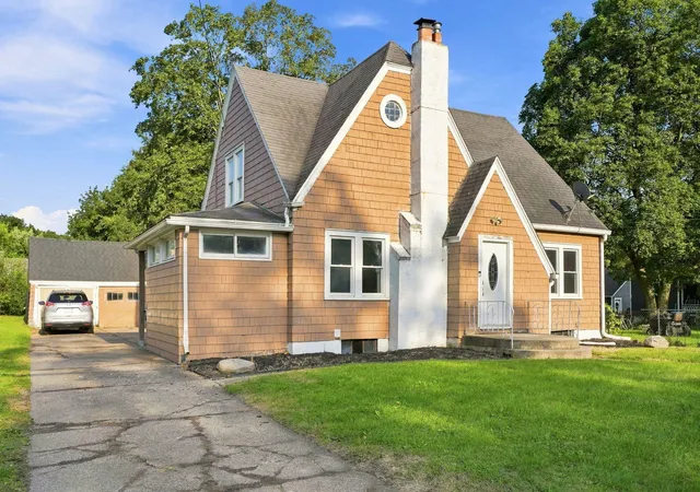 1st image of 136 E Ave N, Battle Creek, MI 49017 | MLS# 65026043969