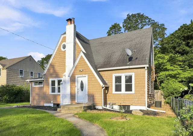 3rd image of 136 E Ave N, Battle Creek, MI 49017 | MLS# 65026043969