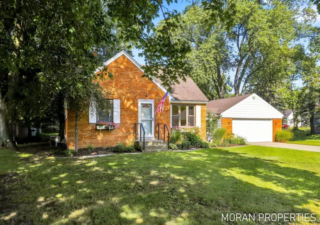 1st image of 210 Hope Ave, Holland, MI 49423 | MLS# 65026043979