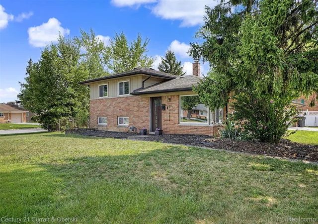 Photo 1 of Sale Pending at 30633 Gladys Ave, Westland, MI 48185 | MLS# 20261066659 | Listing updated on 2026-09-11