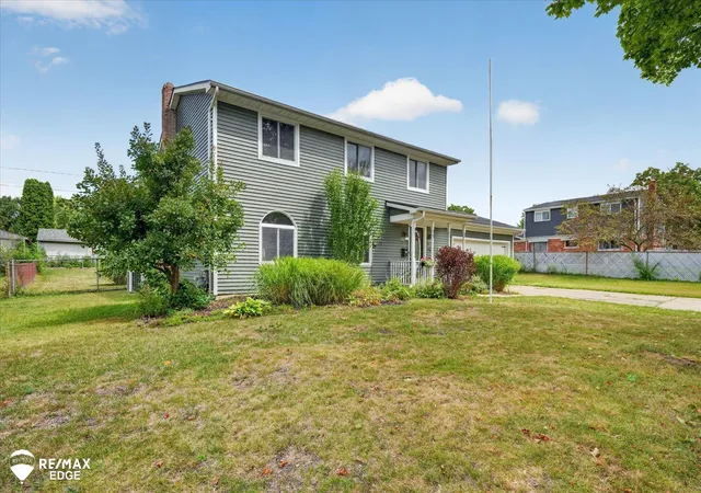 1st image of 310 Delzingro Dr, Davison, MI 48423 | MLS# 5050219226