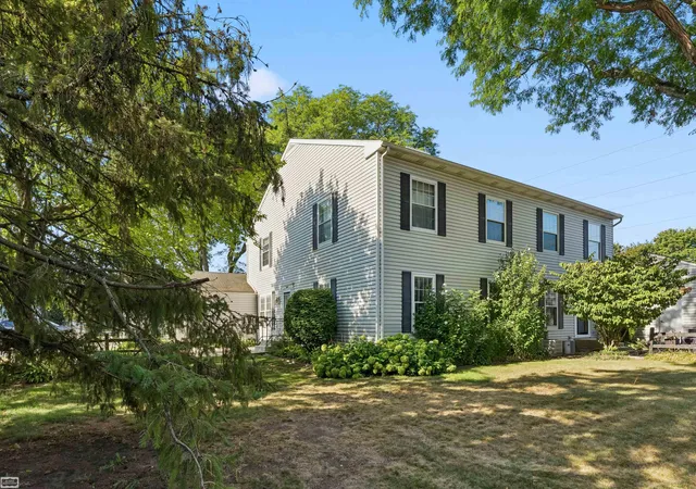 Photo 2 of Condo for sale at 38665 Bayside Ct, Clinton Township, MI 48038 | MLS# 58050219228 | Listing updated on 2026-09-01