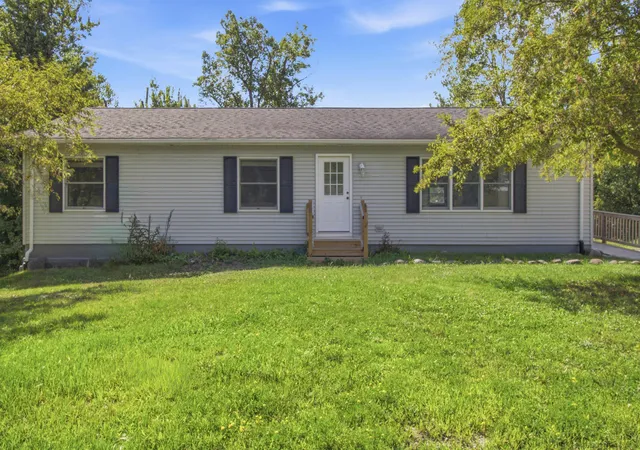 Photo 1 of Sale Pending at 11426 Ravenswood Ln, Holly, MI 48442 | MLS# 81026043994 | Listing updated on 2026-09-11